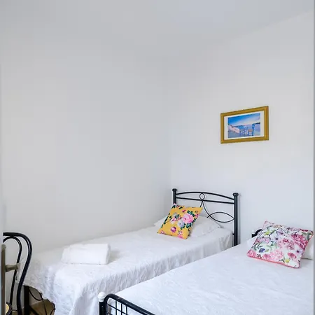 Apartment Aeolos *
